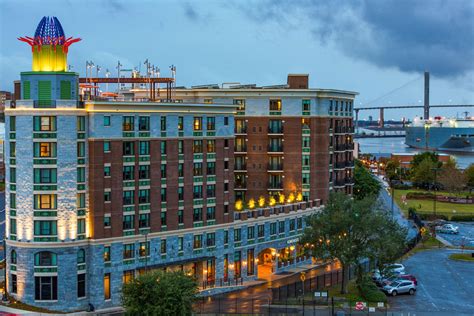 hotel river street savannah ga.